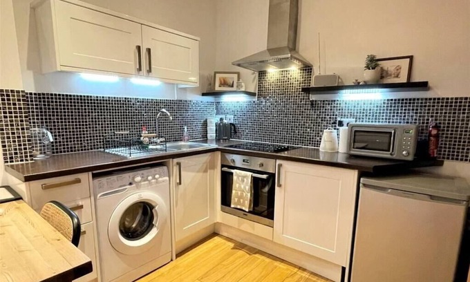 Horsham House | Peaceful Cottage for Two in Horsham