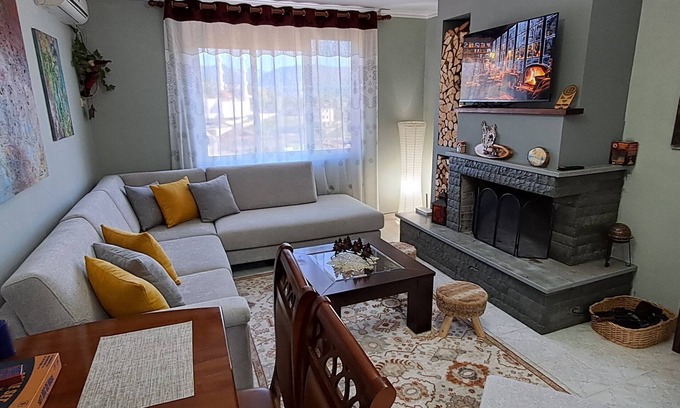 Mullet Apartment | Peaceful country apartment close to the city and the mountains.