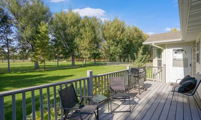 Yegen House | Peaceful Cul-De-Sac Home, 1 Min. Drive To Zoo MT!