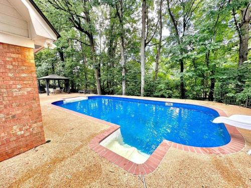 Cordova House | Peaceful & Elegant Sleeps 16 with Pool Near Mall