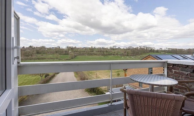 Noorbeek Hotel | Peaceful Escape w/Balcony for Relaxation Near Gemeentegrot Valkenburg