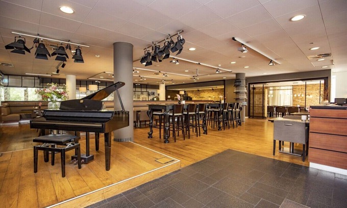 Zon en Schild Hotel | Peaceful Escape with Free Parking, Private Garden & Hiking Nearby