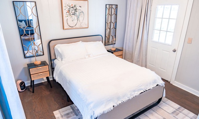 Columbia House | Peaceful Farm Escape. No Cleaning Fee. Pond. Horse outside your window.