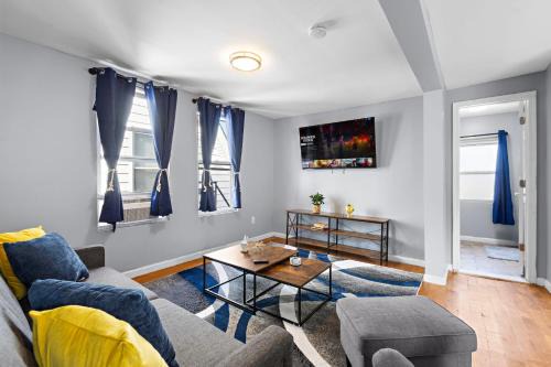 Weequahic Apartment | Peaceful Hideaway - NYC & NWK with free parking