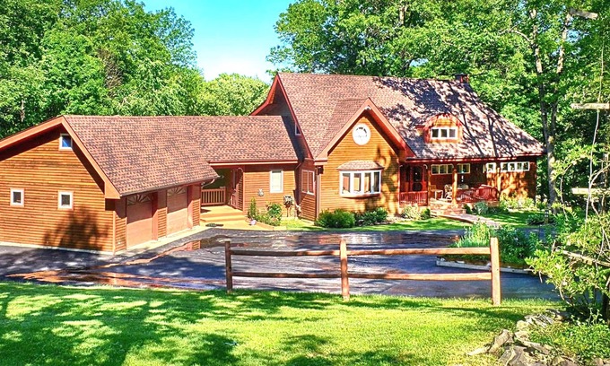 New Paltz House | Peaceful Hudson Valley Renovated Home and Barn -Steps from River!