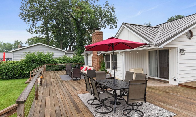 Bristol House | Peaceful Lakehouse Crystal Clear Water Views Family Fun