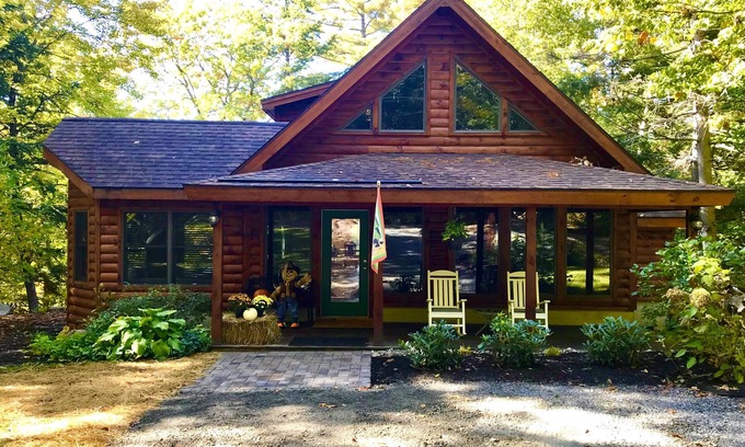 Rome Cabin | Peaceful,. Lakeside Log Cabin on Long Pond, Belgrade Lakes Region, Rome, Maine