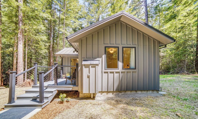 Mendocino Cottage | Peaceful Mendocino Cottage Surrounded By Redwoods