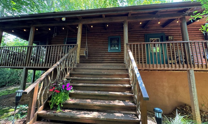 Franklin Cabin | Peaceful Mtn Cabin for 6 private w/wifi & firepit