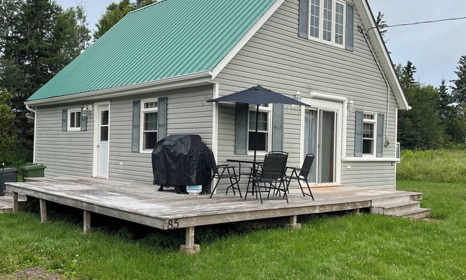 Bayside House | Peaceful ocean view cottage in quiet area - kid friendly private beach