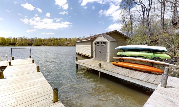Mineral House | Peaceful Perch at Lake Anna