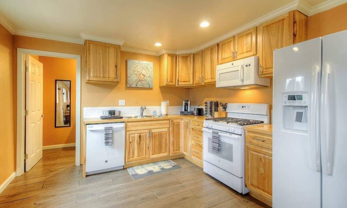 Healdsburg House | Peaceful place for traveling nurses!