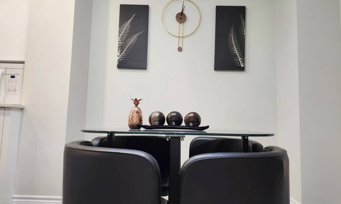 Chapel Hill South House | Peaceful place to stay in Ottawa