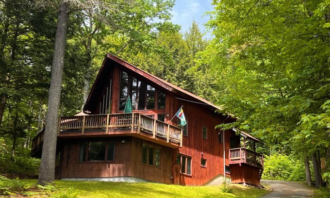 West Hartford House | Peaceful & Private 6-Bedroom Retreat in Scenic Quechee, Vermont