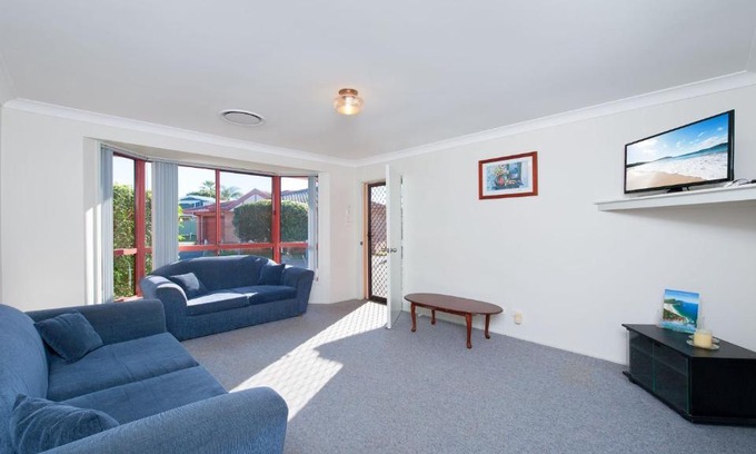 Fingal Bay Villa | Peaceful, Quiet and so close to the beach!