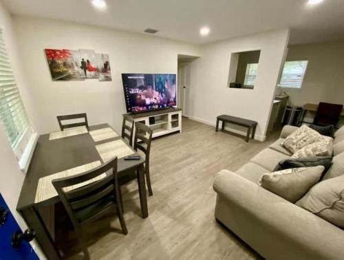 Gainesville House | Peaceful renovated house centrally located