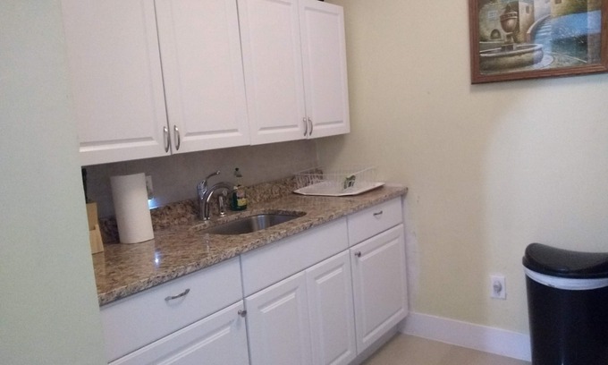 Harlem Hotel | PEACEFUL RENOVATED MAIN FL PROPERTY W/KITCHEN - 3 MINUTES WALK TO SUBWAY