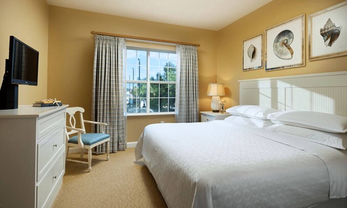 Myrtle Beach Resort | Peaceful resort setting, blocks from the ocean, walk to entertainment