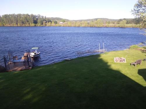 Renfrew County House | Peaceful restful & fun on the water