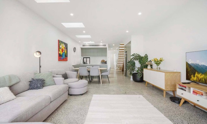 Brunswick East House | Peaceful Retreat with Backyard in Brunswick East