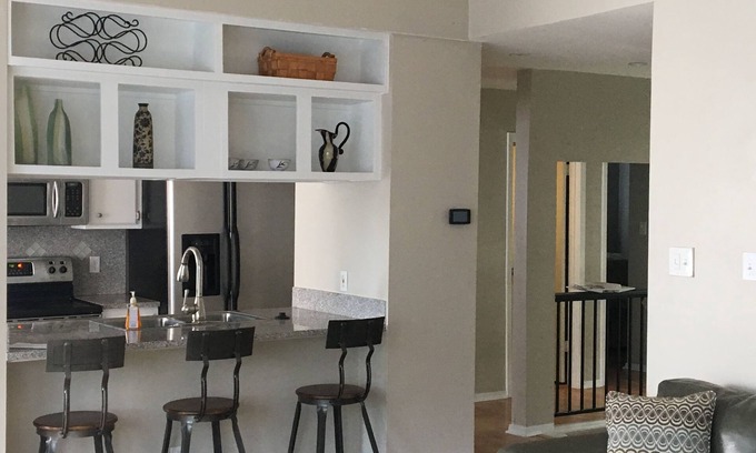 Austin House | Peaceful seclusion yet minutes from downtown Austin