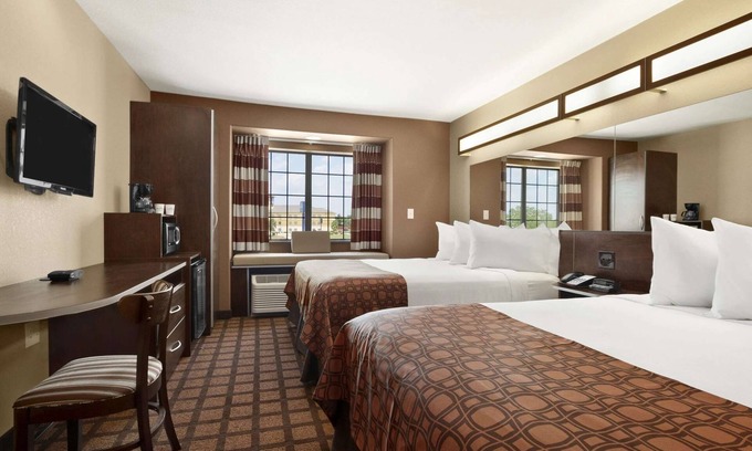 Gonzales House | Peaceful Stay at historic Gonzales | Three Rooms | Free Parking