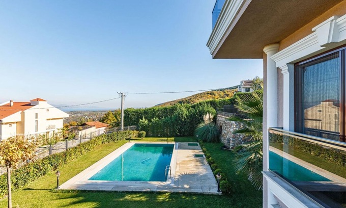 Masukiye Villa | Peaceful Villa with a Garden in Kartepe near Sapanca