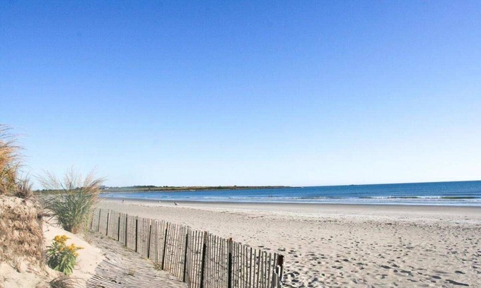 Portsmouth House | Peaceful Waterfront Cottage with all of RI fun!