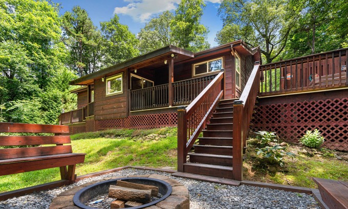 Ellijay Cabin | Peach Creek Lodge | Cabin in Ellijay