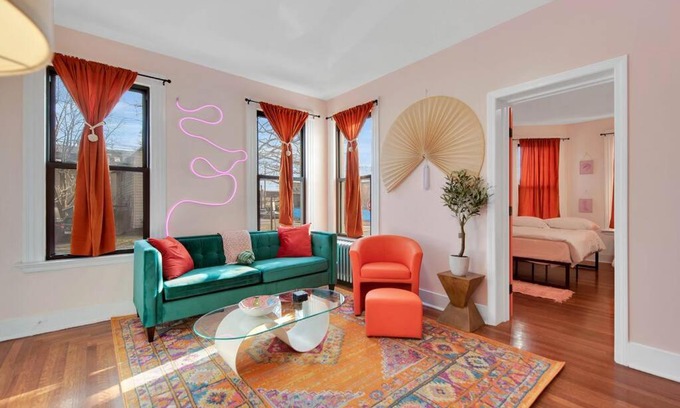 East Rock Apartment | Peachy Paradise in East Rock Near DT/Yale