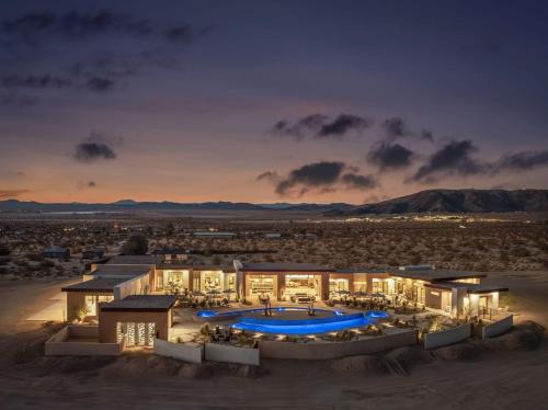 Panorama Heights Resort | Peak by Fieldtrip 8 BR Modern Oasis 2 Pools