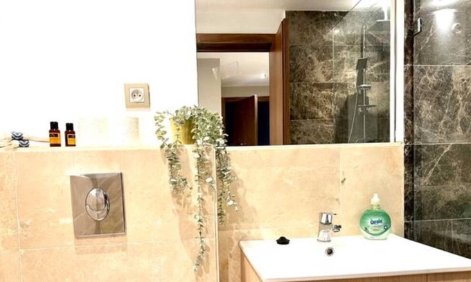 Anfa House | Pearl 17 - Central,Brand new chic with balcony