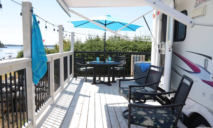 Mahone Bay House | Pebble Oceanside RV Retreat – Waterfront Hot Tub & Deck
