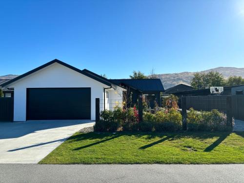 Lowburn House | Pedal and Play - Cromwell Holiday Home