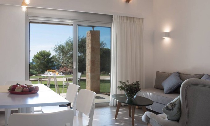 Marathopoli House | Pefkides Suites Where pines meet the sea