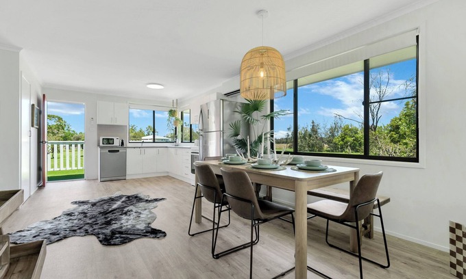 Repton Apartment | Peking Duck - Riverside Pet Friendly Home
