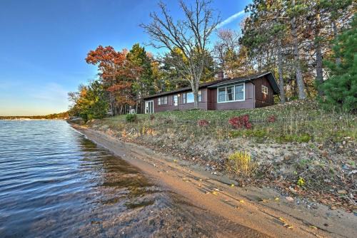 Merrifield House | Pelican Lake Cabin Private Beach and Scenic Sunsets