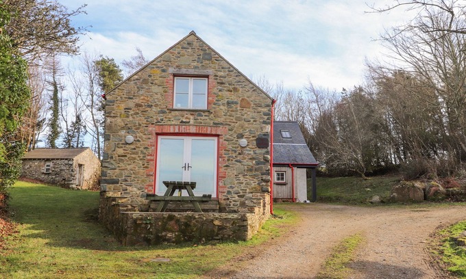 Dinas Cross House | PEN Y MYNYDD, pet friendly, with open fire in Newport, Pembrokeshire