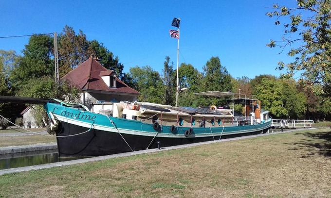 Plombiees-Les-Dijon Boat Rental | PENICHE ONDINE