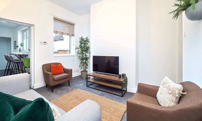 Stoke-on-Trent House | Penkhull House Summar