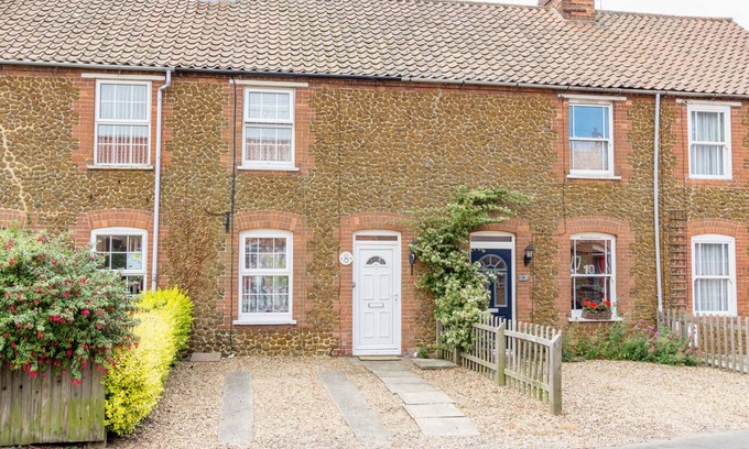 Heacham Cottage | PENNY COTTAGE, pet friendly, character holiday cottage in Heacham