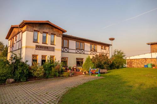Berkholz-Meyenburg House | Pension Moritz unterm Storchennest -16303 Schwedt,Schwedter Allee1
