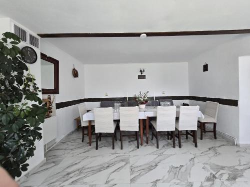 Oestii Paminteni House | Pensiunea Andreea