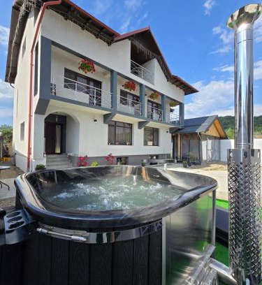 Corbi House | Pensiunea Corbii de Piatră