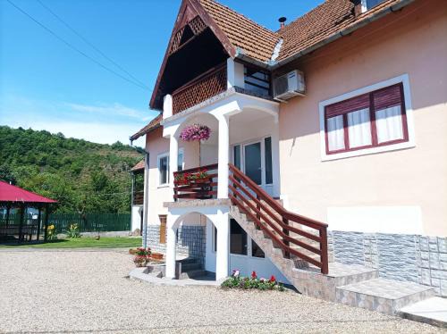 Vadu Crisului House | Pensiunea CORIMEN Vadu Crisului