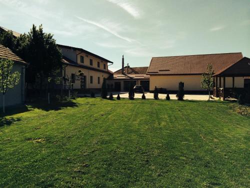 Pui House | Pensiunea Marmis