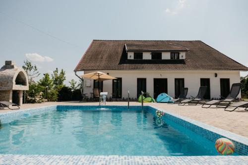 Novaci House | Pensiunea Oaza Padurii