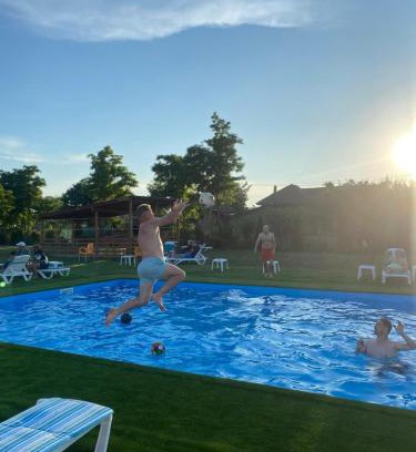 Plopul House | Pensiunea Paradiso Sarinasuf