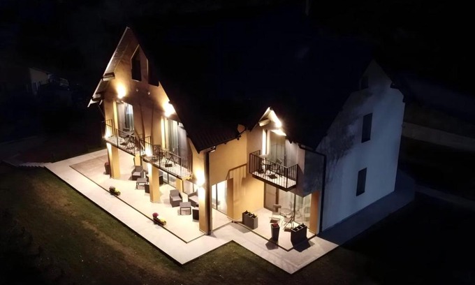 Comarnic House | Pensiunea PIRI LAND