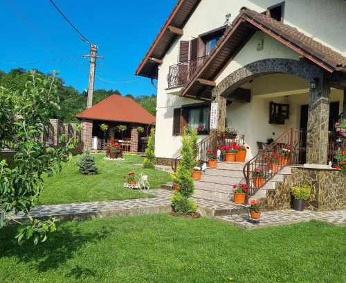 Corbeni House | Pensiunea Select